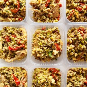 POCKET – salada de couscous marroquino, grãos, sobrecoxa em lascas, couscous marroquino, grãos e pesto de rúcula – 220g