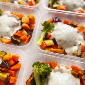 LOWCARB – Polpetone de carne ao gorgonzola (150g), legumes (150g) – prato sem glúten