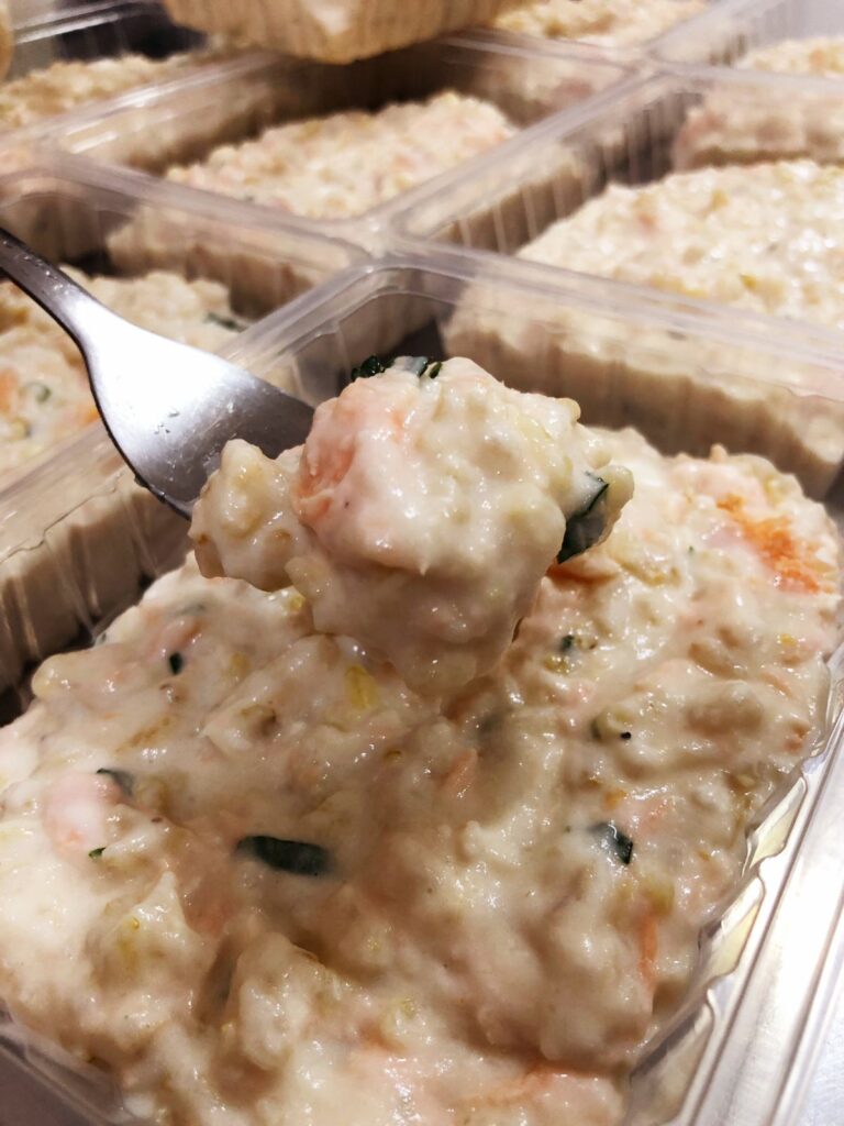 Arroz de forno com salmão ao molho de queijos (prato sem glúten)