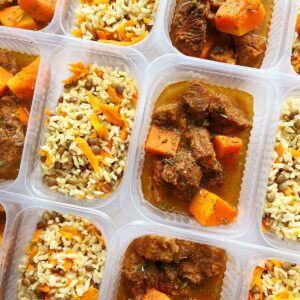 Ensopado de carne com abóbora (220g), arroz integral com cenoura e lentilha (130g) – prato sem glúten/zero lactose