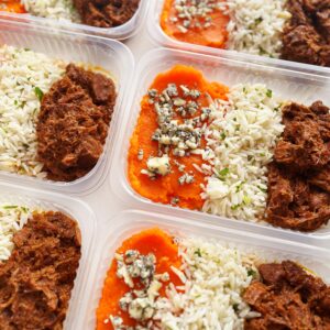 ZERO LACTOSE – Carne desmanchando (120g), purê de abóbora ao gorgonzola zero lac (150g), arroz com salsinha (80g) – prato sem glúten/lactose