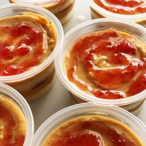 Bolo branco com doce de leite e geléia de morango – sem glúten/zero lactose – Aprox. 180g