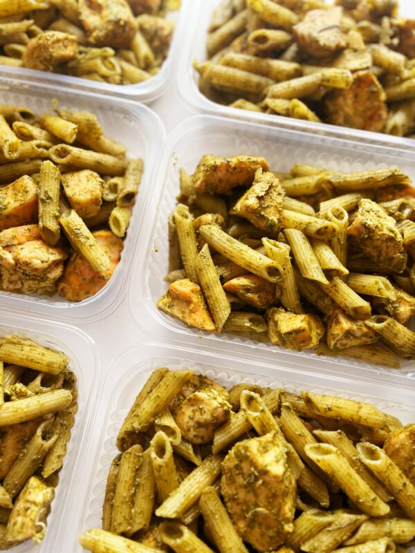 Massa ao pesto com filé de frango assado - prato sem glúten (300g)