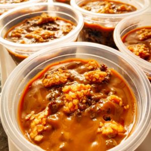 Bolo branco com doce de leite e  crocante – sem glúten/zero lactose – Aprox. 180g