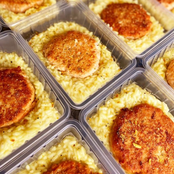 Hambúrguer funcional de salmão com aveia, risoto de limão siciliano (prato sem glúten)- 350g