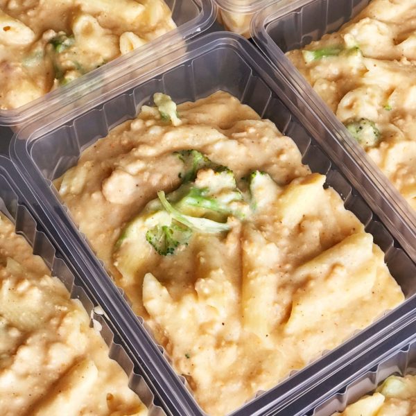 NOVIDADE! Massa ao molho branco com salmão e brócolis (prato sem glúten) - 350g
