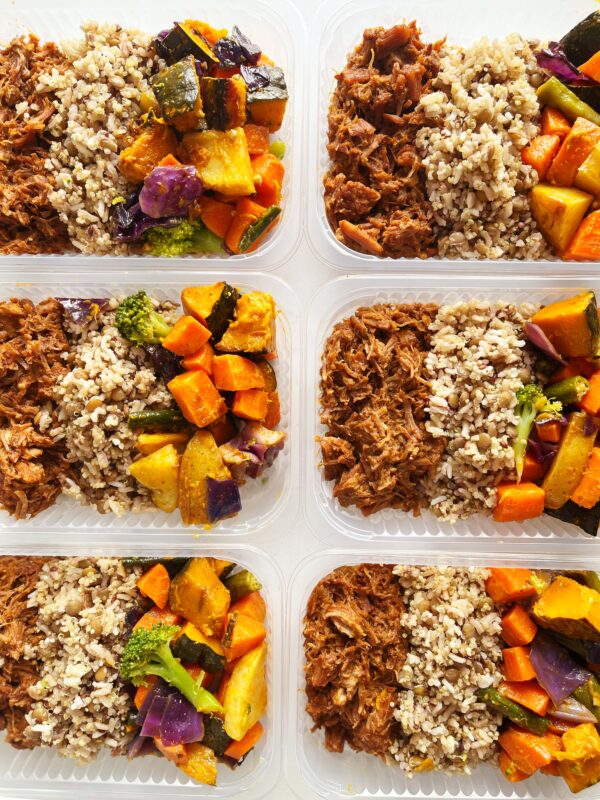 Carne FIT desfiada (120g), mix de grãos (100g), legumes (80g) - prato sem glúten/lactose