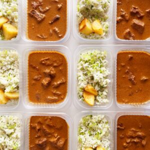 Strogonoff de carne (200g), batatinha e arroz com brócolis (150g) – prato sem glúten