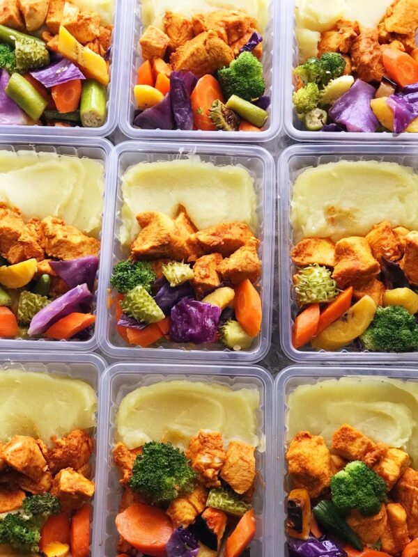 Frango (120g), legumes (70g), purê de batata doce (160g) - prato sem glúten/lactose