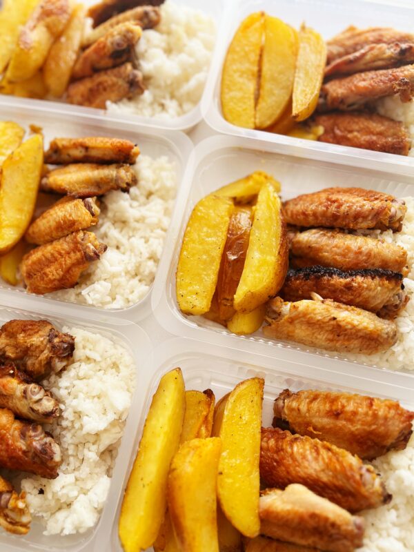 NOVIDADE! Tulipa de frango (120g), batata rústica (130g), arroz branco (100g) - prato sem glúten/lactose