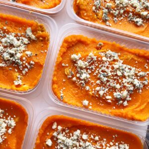 LOWCARB – Escondidinho de frango (130g), purê de abóbora ao toque de gorgonzola (220g) – prato sem glúten