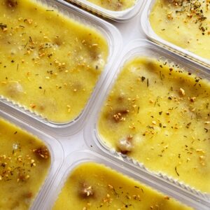 Escondidinho de carne do sol (130g), pirão de aipim  (220g) – prato sem glúten