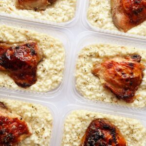 Sobrecoxa de frango (130g), risoto de alho poró (220g) – prato sem glúten