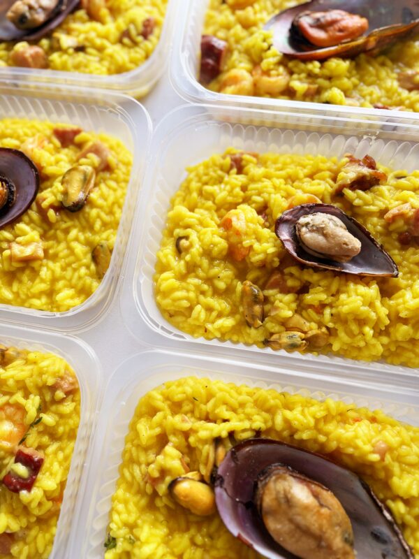 ESGOTA RÁPIDO! Arroz espanhol com camarão, mexilhão e bacon defumado - prato sem glúten (350g)