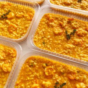 VALOR DO KIT NO FDS 🤩 Risoto de camarão ao perfume de coco 🥥- prato sem glúten (350g)