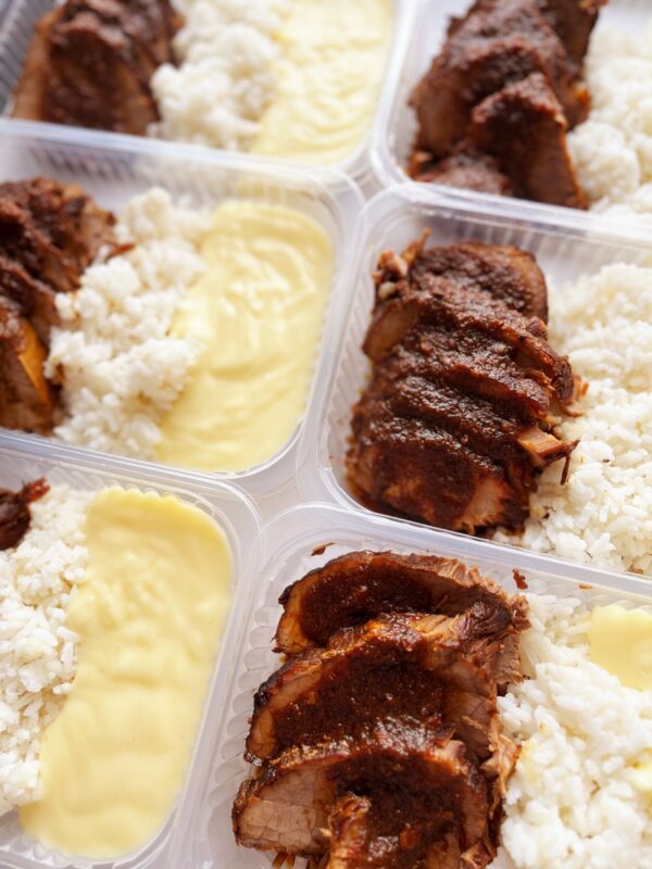 Lombo bovino (150g), purê de batata (100g), arroz branco (100g) - prato sem glúten