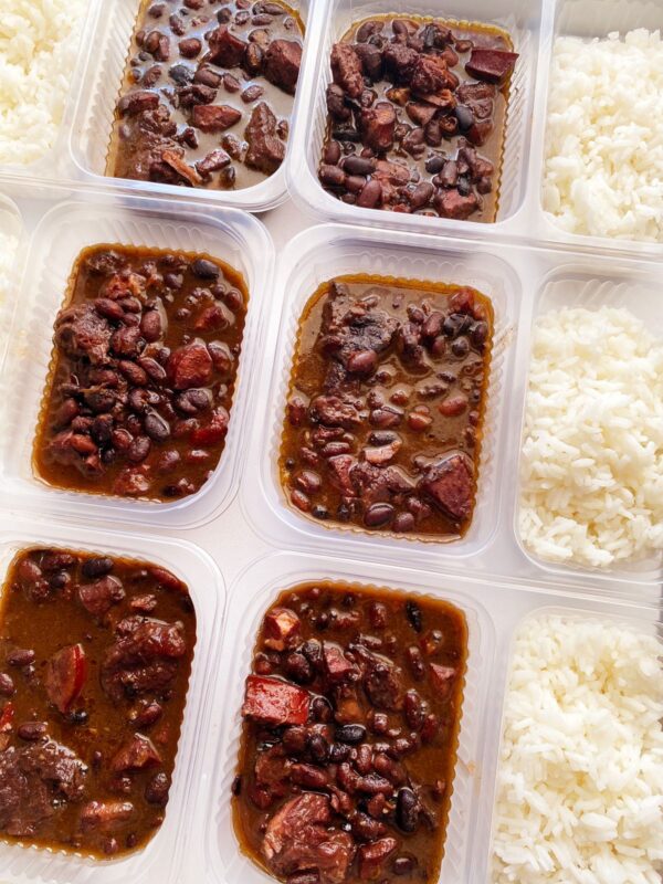 Feijoada - feijão preto com carnes (220g), arroz branco (130g) - prato sem glúten/lactose