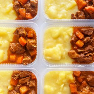 Lombo bovino de panela e cenoura (160g), purê rústico de aipim (190g) – prato sem glúten/lactose