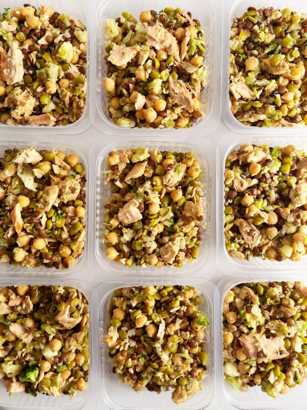 Salada POCKET - salmão ao perfume de maracujá, grãos, brócolis e couve-flor - sem glúten/lactose (200g)