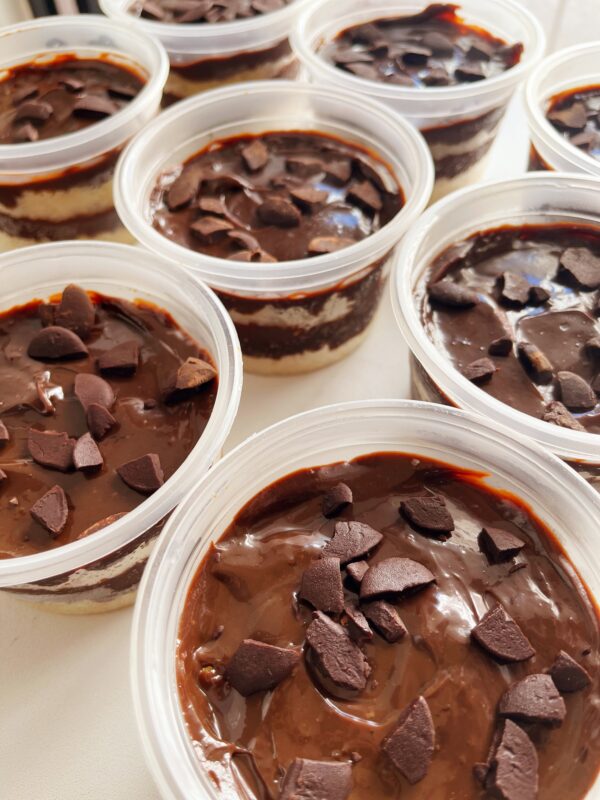 Bolo de laranja com brigadeiro de panela e nibs de cacau - sem glúten/zero lactose – aprox. 180g