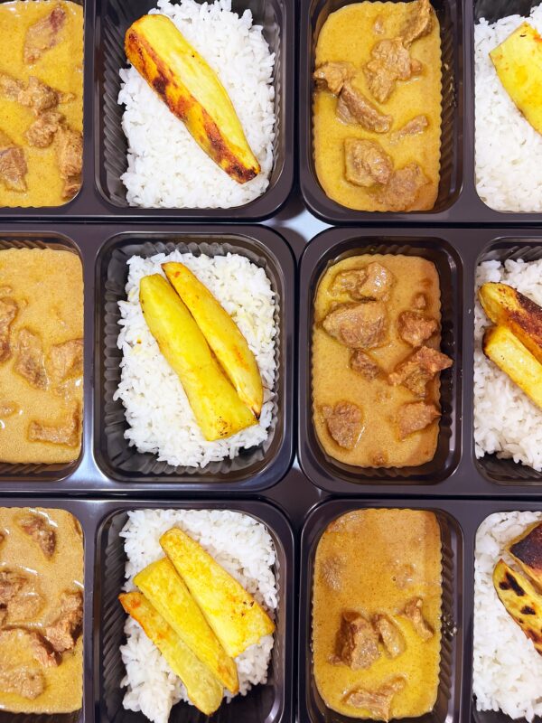Strogonoff de carne (200g), batata doce rústica e arroz branco (150g) - prato sem glúten