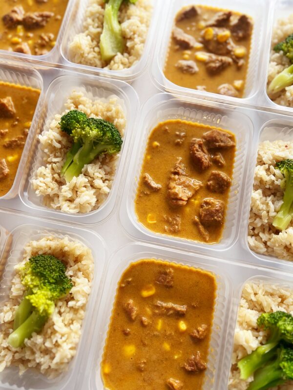 Strogonoff de carne (200g), arroz integral e brócolis (150g) - prato sem glúten