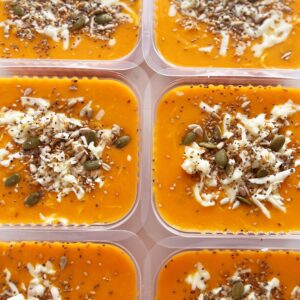 Creme fit de abóbora, frango, queijo minas e sementes – sem glúten (aprox. 400ml)