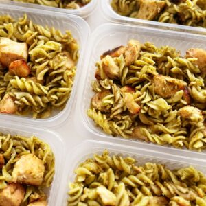 Massa ao pesto com filé de frango assado – prato sem glúten (300g)