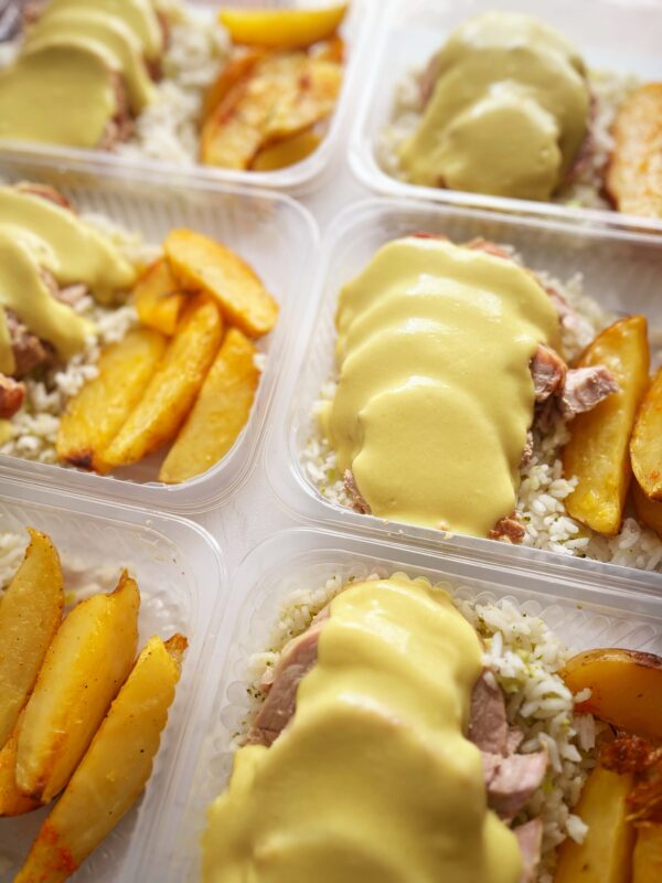 Filé suíno ao molho de mostarda (150g), batata rústica (80g), arroz com brócolis (120g) - prato sem glúten