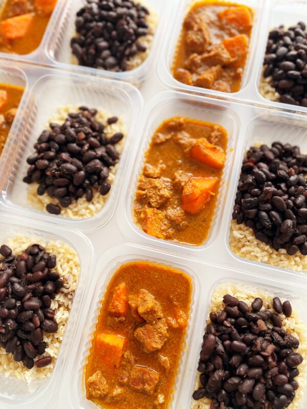 Ensopado de carne com abóbora (190g), feijão preto (100g), arroz integral (60g) - prato sem glúten/lactose