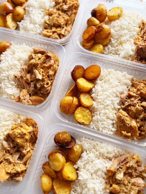 Pernil suíno desmanchando (150g), batata rústica (80g), arroz branco (120g) - prato sem glúten/lactose