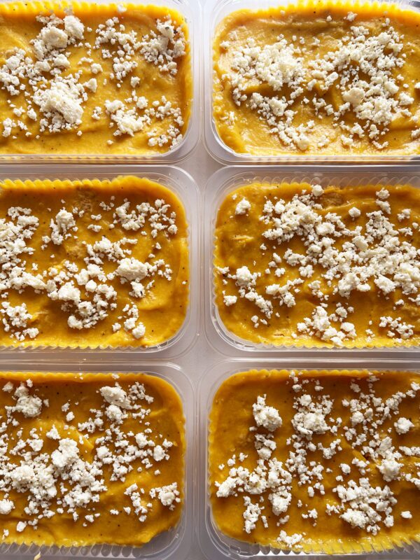 Escondidinho de frango (130g), purê de banana da terra e ricota (220g) - prato sem glúten