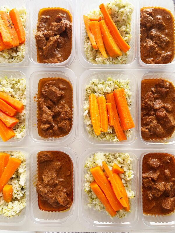 Carne ensopada (150g), cenouras e arroz com brócolis (200g) - prato sem glúten