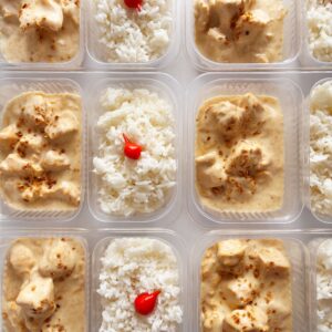 Frango ao creme de queijo (200g), arroz branco (150g) – prato sem glúten