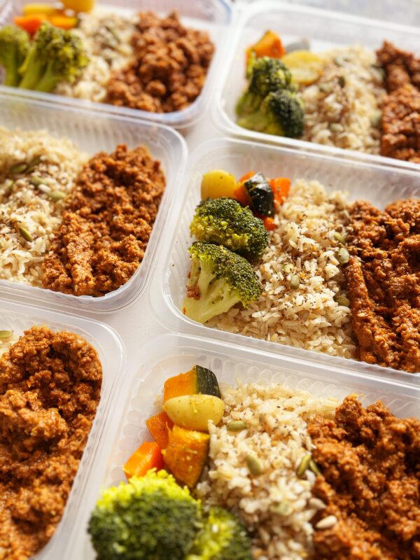 Carne moída (130g), arroz integral com sementes (100g), legumes (70g) - prato sem glúten/lactose