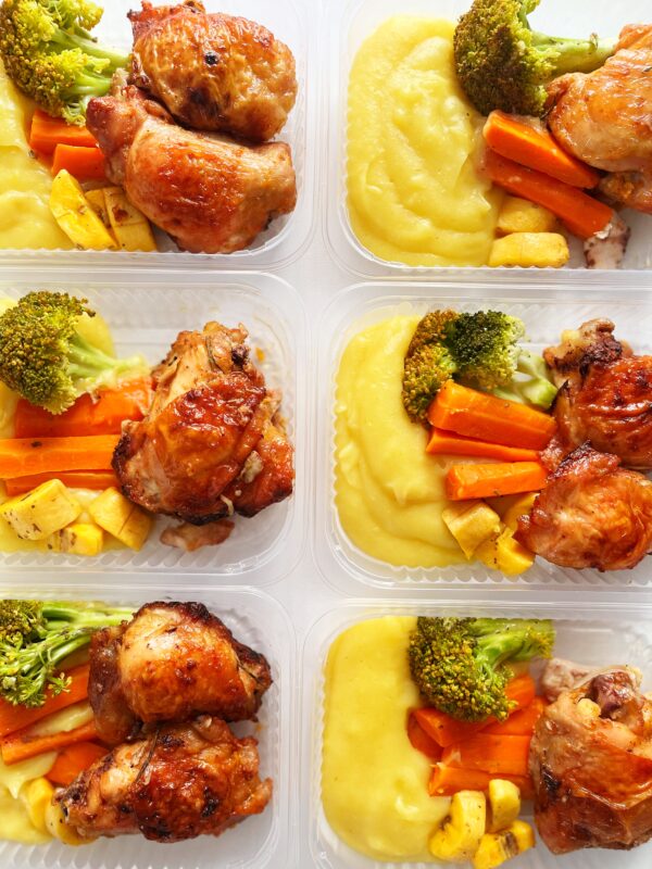 Frango de padaria (130g), legumes (70g), purê de mandioquinha (150g) - prato sem glúten/lactose