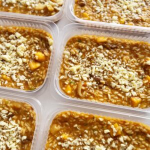 Risoto sertanejo com carne do sol acebolada, banana da terra e coalho – prato sem glúten (350g)