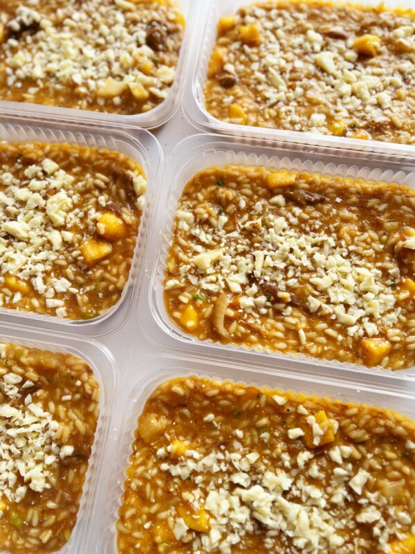 Risoto sertanejo com carne do sol acebolada, banana da terra e coalho - prato sem glúten (350g)