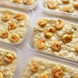 ESGOTA MUITO RÁPIDO! Arroz cremoso com camarões – prato sem glúten (350g)