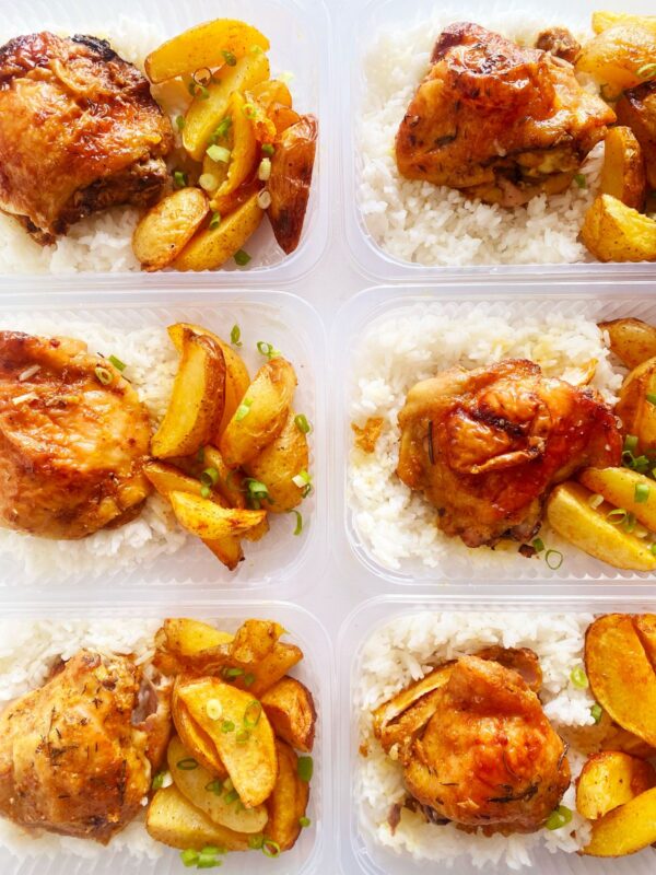 Frango assado (150g), batata rústica (80g), arroz branco (120g) - prato sem glúten/lactose