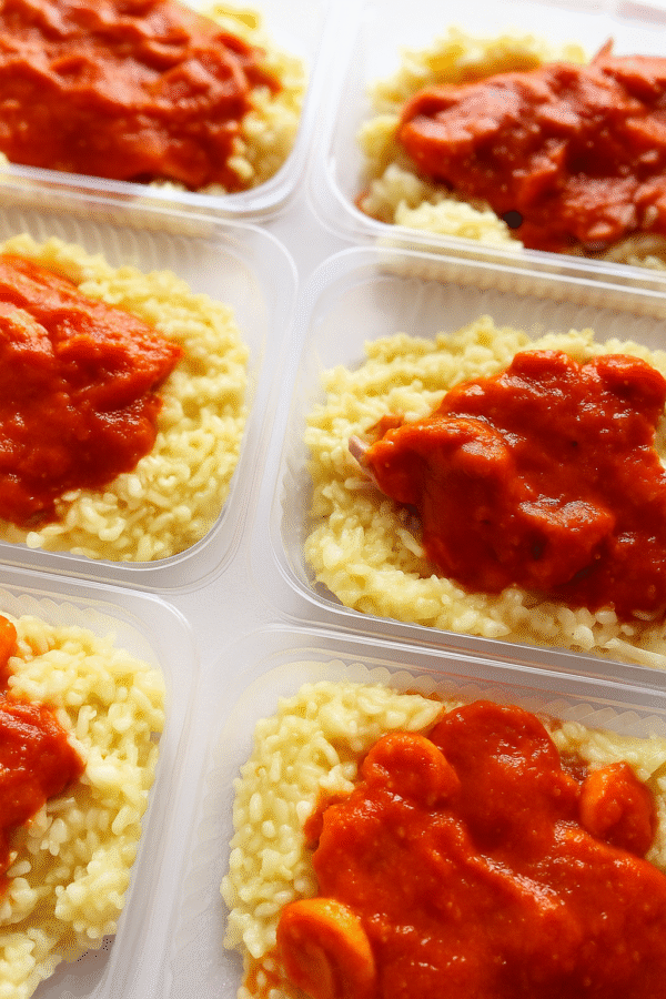 Tilápia ao molho de camarões (130g), risoto de limão siciliano (260g) - prato sem glúten