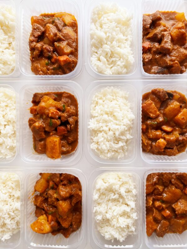 Carne com aipim e bacon (200g), arroz branco (150g) - prato sem glúten/lactose