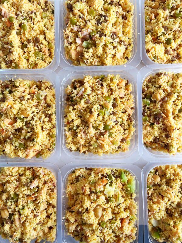 Salada pocket de couscous marroquino, salmão, grãos e legumes - sem lactose (250g)
