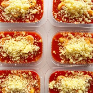 Porção – camarões ao molho de tomate e parmesão (200g)