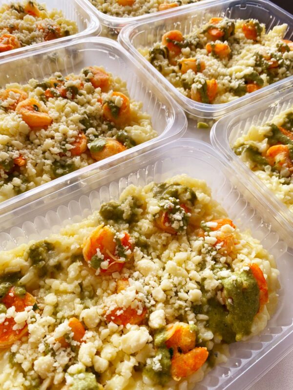 Camarões ao pesto com risoto de queijos - prato sem glúten (350g)