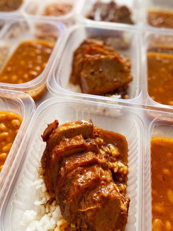 Lombo bovino (130g), arroz branco (70g), feijão carioca (150g) - prato sem glúten/lactose
