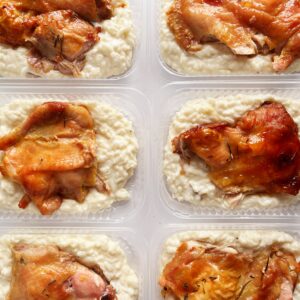Sobrecoxa DESOSSADA (130g), arroz à piamontese (220g) – prato sem glúten