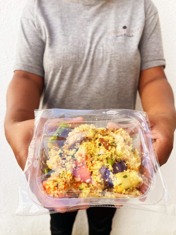 Salada pocket de couscous marroquino, sobrecoxa em lascas e leguems - sem lactose (200g)