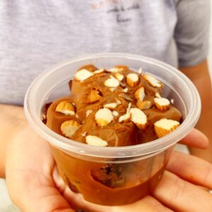 Com AMÊNDOAS! Brownie com doce de leite artesanal – sem glúten/lactose (aprox. 210g)