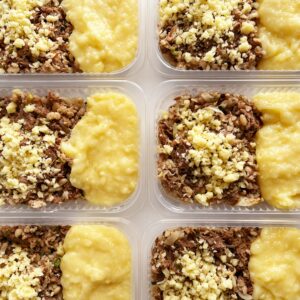 Baião de dois com carne do sol (200g), purê de aipim (150g) – prato sem glúten
